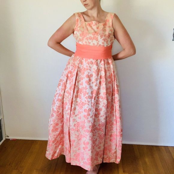 Vintage 1960s Peach Brocade Gown - Picture 4 of 10
